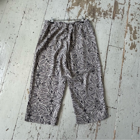 Onque Casuals Linen Blend Cropped Pants - Picture 2 of 15